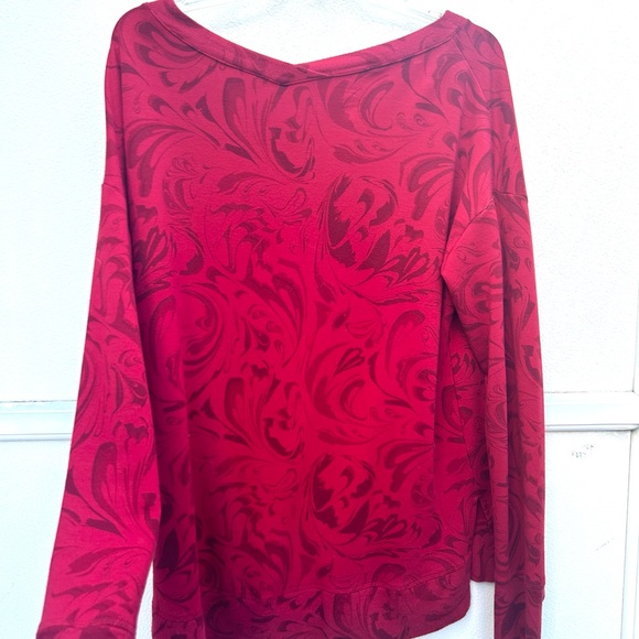 Athleta V-neck sweatshirt M coastal luxe holiday red and black swirl athleisure - Picture 12 of 14